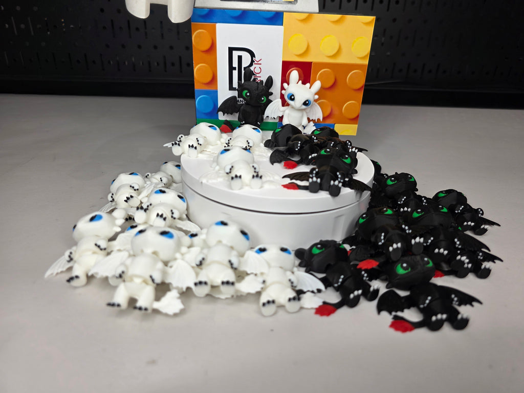 Articulated Night Fury Minifigure Collectible Keychain.