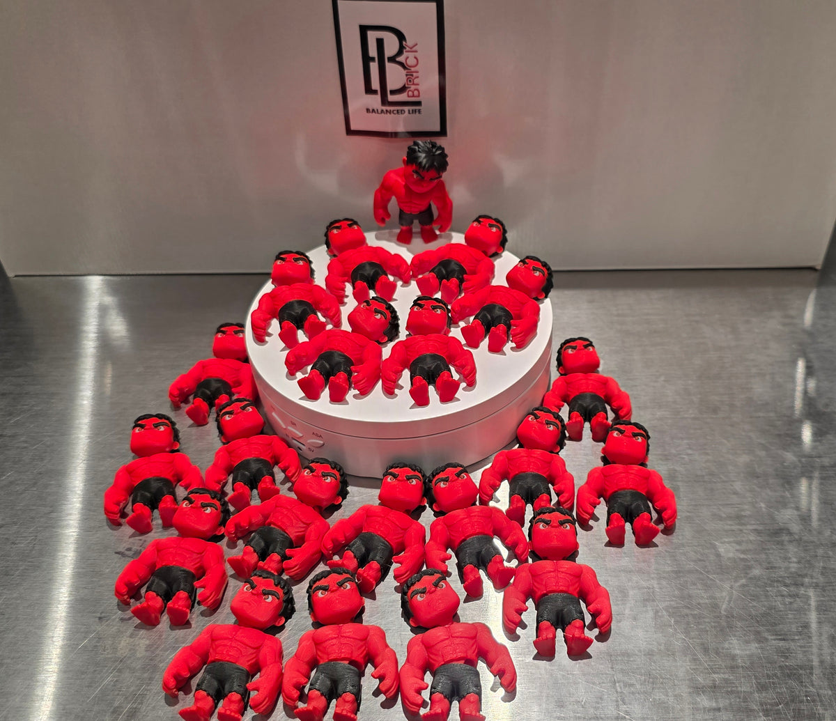 Articulated Hulk Minifigure Collectible Keychain – Green Hulk & Red Hulk Variants